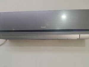 4 nos Split AC's available