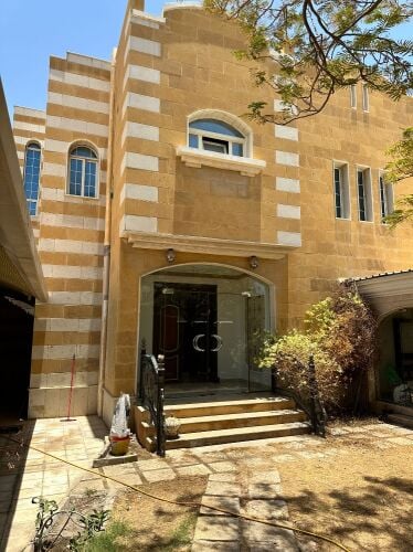 للبيع فيلا ممتازة جدا في الهلال