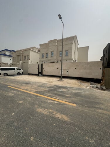 للبيع فيلا في ام قرن قريب خط الشم