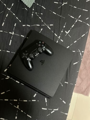 Ps4 slim 1TB