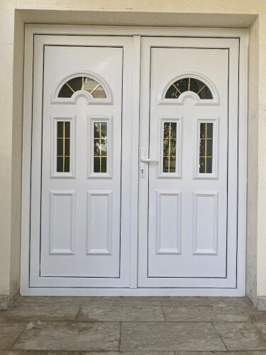 أعمال الألمنيوم والزجاج.