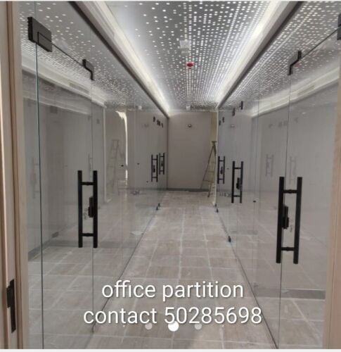 أعمال الألمنيوم والزجاج.