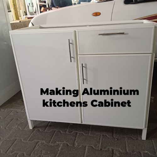 خزانة المطبخ، الباب