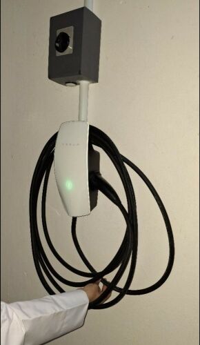Tesla electric charger installati