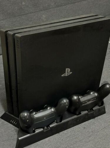 PlayStation 4 Pro 2 Controllers