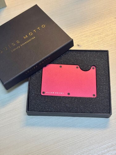 Branded luxury men’s wallet 