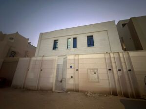 للبيع | فيلا 7 غرف نوم | الخور