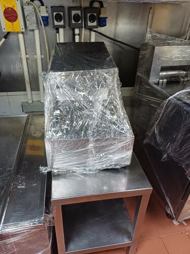 للبيع معدات مطعم كامل