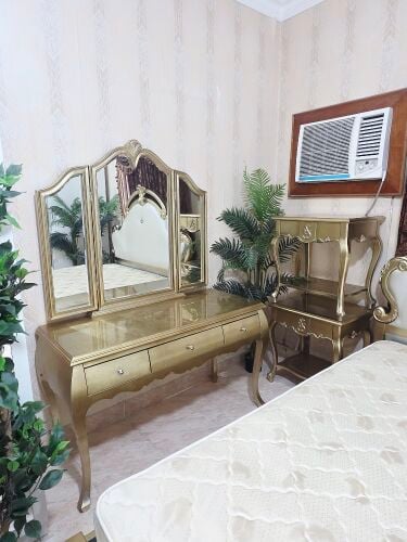 selling kig size Bed