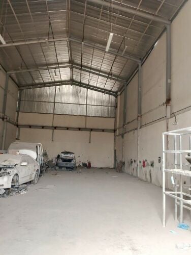 Garage with 13 rooms, industrial