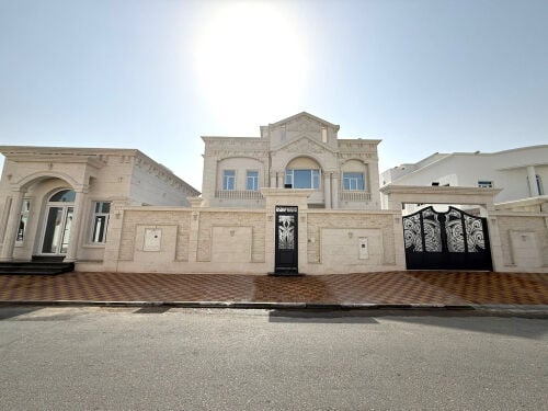 للبيع فيلا الدفنه تشطيب راقى 