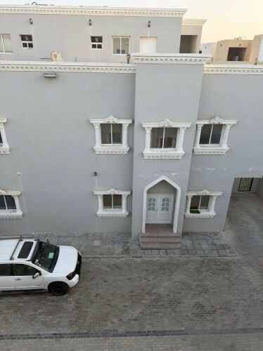 للأيجار فيلا بام العمد بمجمع سكني