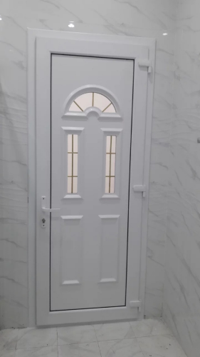 الالمنيوم والزجاج واليو بي في سي