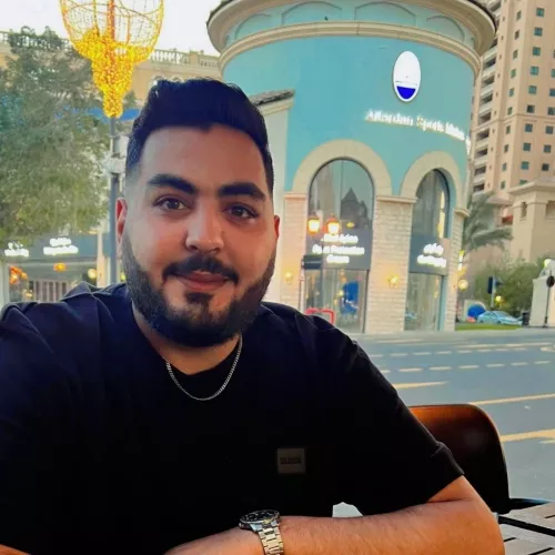 مشرف مقيم في قطر لمدة خمس سنوات