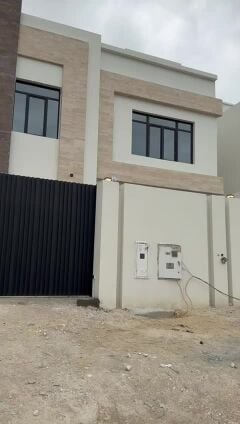 للبيع فلل بالثمامة مع تكييف مركزى