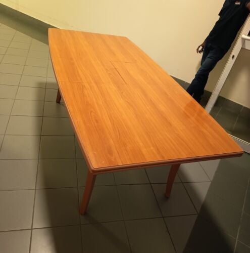 good condition. extendable table