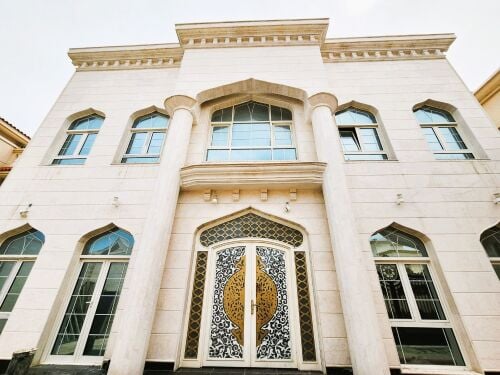 فيلا فاخرة للبيع بأم صلال محمد