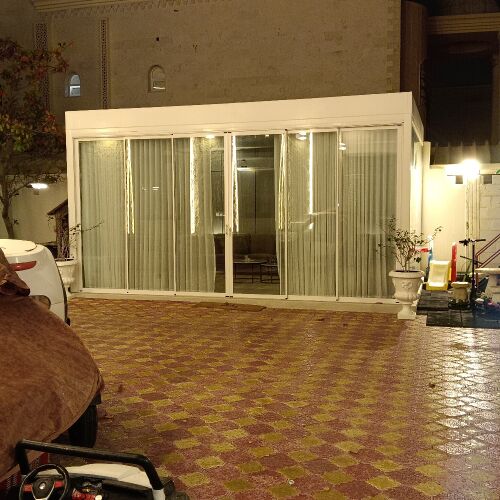 قسم زجاج وألمنيوم عصري