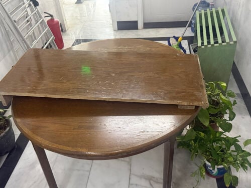 Extendable round table