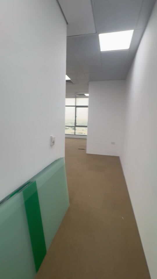 مكتب للإيجار  لوسيل مارينا