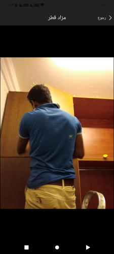 نجار لتصليح الأثاث