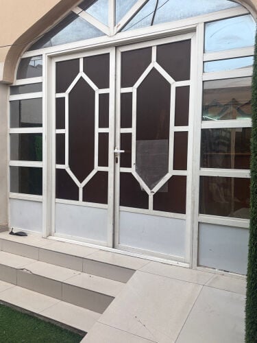 باب الامنيوم وكبت خشب