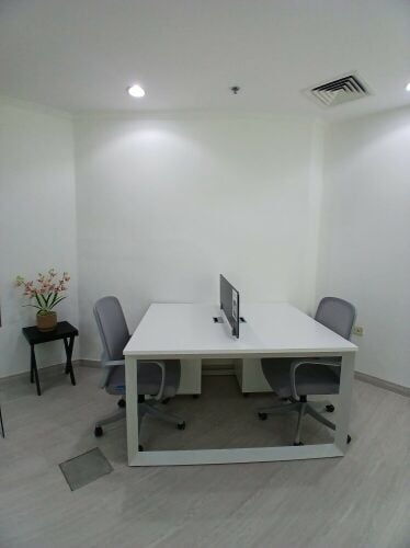 مكاتب مطلة على الكورنيش