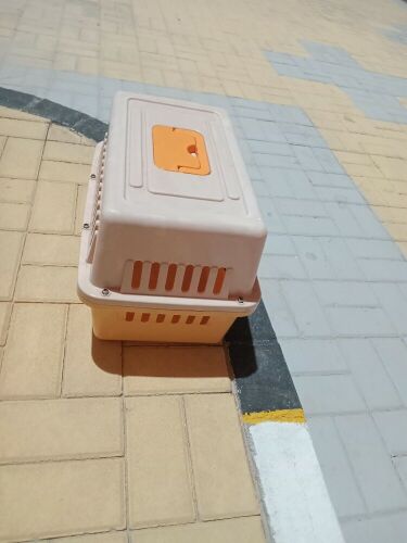 حامل لحيوانات شبه جديد