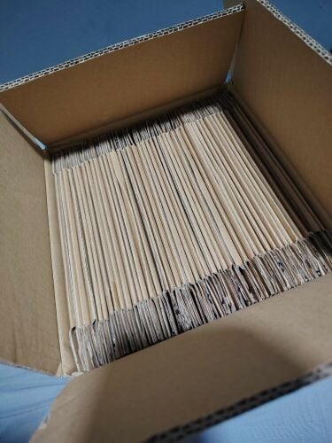 ٤٢ كرتونات صغيرة مستعملة