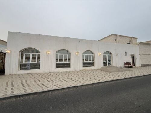 للإيجار فيلا في روضة قديم