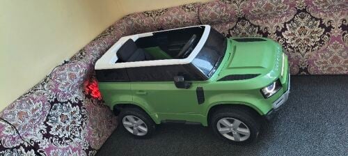 سيارة اطفال