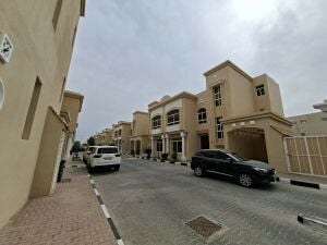 VILLA WITH POOL BACKYARD AND GYM