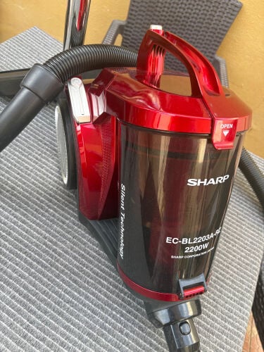 sharp cyclone bagless