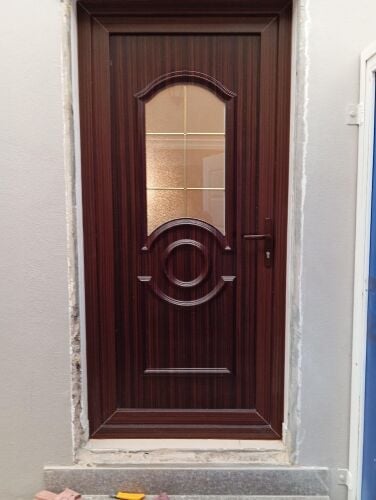 أعمال الألمنيوم والزجاج.