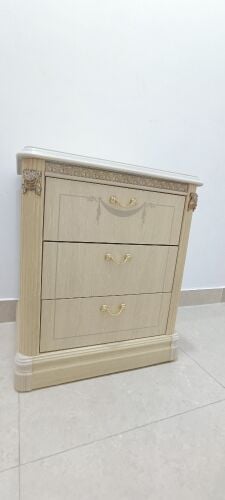 table with 3 drawers