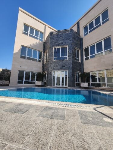 للبيع فيلا فخمة بروضة الحمامة