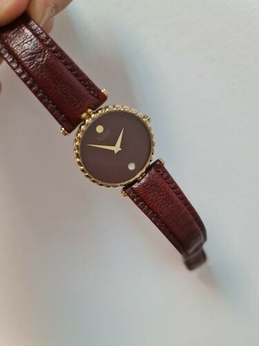 ساعة نسائية سويسرية اصليه