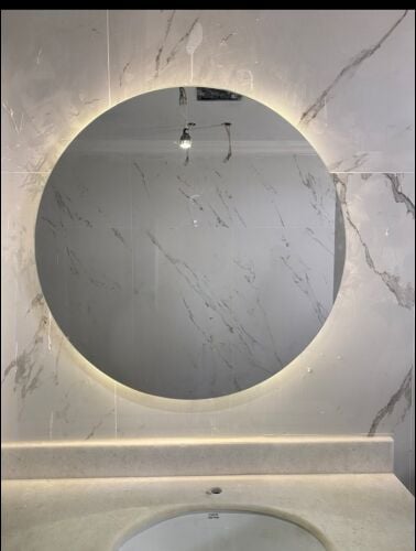 أعمال الألمنيوم والزجاج.