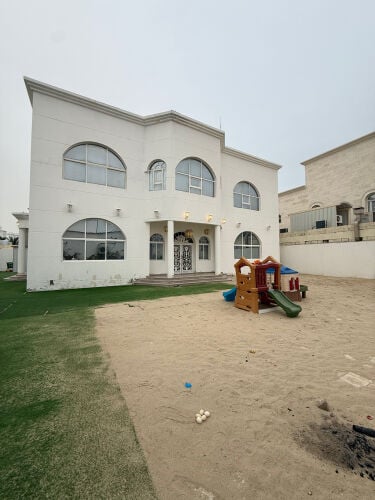 للبيع فيلا في روضة قديم