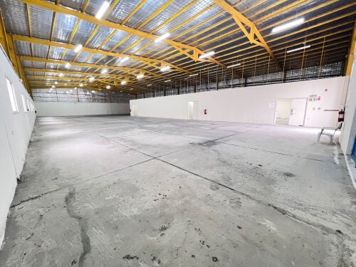 للايجار استور مواد غذائية 1200 م