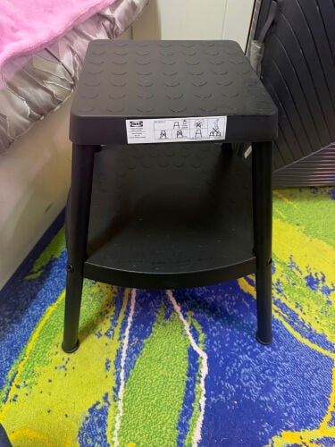 vase and chair 