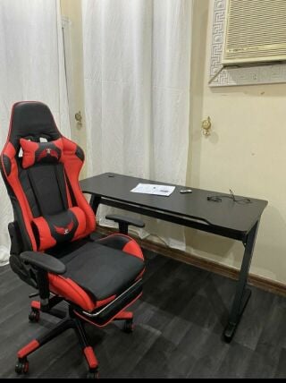 gaming chair and table