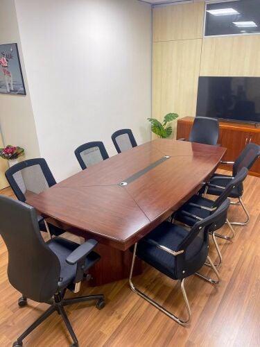 مكاتب مفروشة للايجار بمركز خدمات