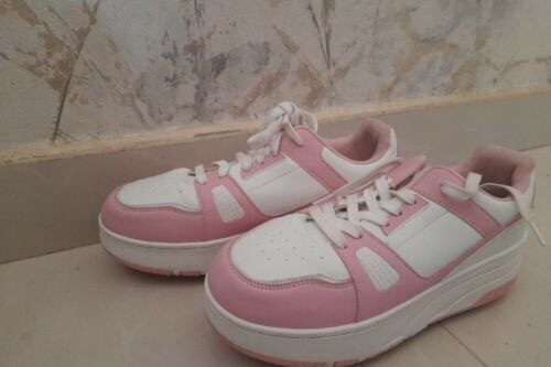 Skate shoes