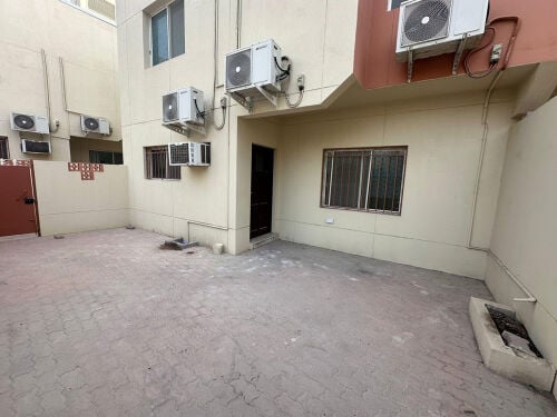 غرفتين وصالة مع حوش المطار القديم