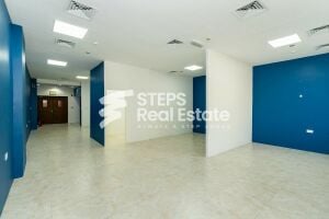 مكتب مجهز بإطلالة على المدينة