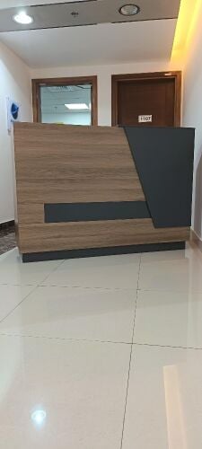 **طاولة الاستقبال