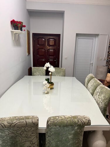 طاولة طعام فاخرة مع ٨ كراسي