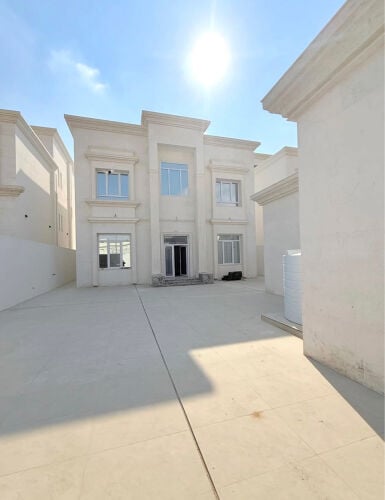 للبيع فيلا فاخرة بازغوى