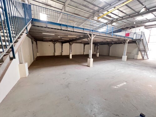 للايجار عدد 2 كراج شامل وغير شامل